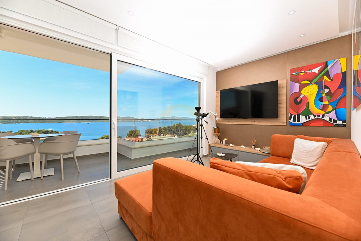 Attico di lusso a Okrug Gornji/Čiovo con terrazza sul tetto